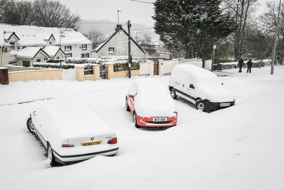 Tuyết rơi mùa xuân ở Anh - Ảnh 10.