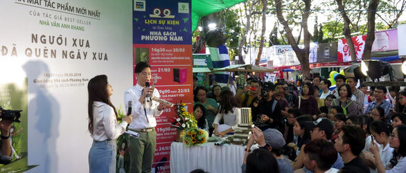 Anh Khang, Hamlet Trương, Iris Cao hâm nóng hội sách ngày thứ 2 - Ảnh 1. Anh Khang, Hamlet Trương, Iris Cao hâm nóng hội sách ngày thứ 2 - Ảnh 1.