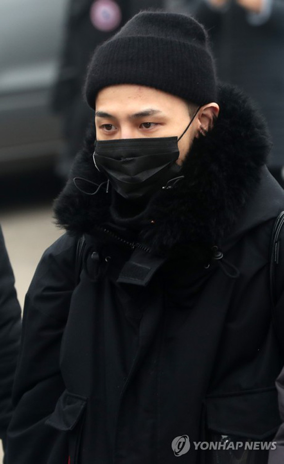 G-Dragon - BigBang và những hình ảnh đáng nhớ ngày nhập ngũ - Ảnh 5. G-Dragon - BigBang và những hình ảnh đáng nhớ ngày nhập ngũ - Ảnh 5.