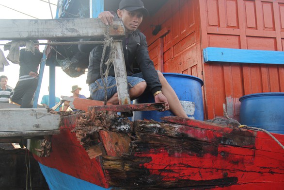 Ngư dân Quảng Ngãi tố bị tàu Trung Quốc cướp phá ở Hoàng Sa - Ảnh 9. Ngư dân Quảng Ngãi tố bị tàu Trung Quốc cướp phá ở Hoàng Sa - Ảnh 9.