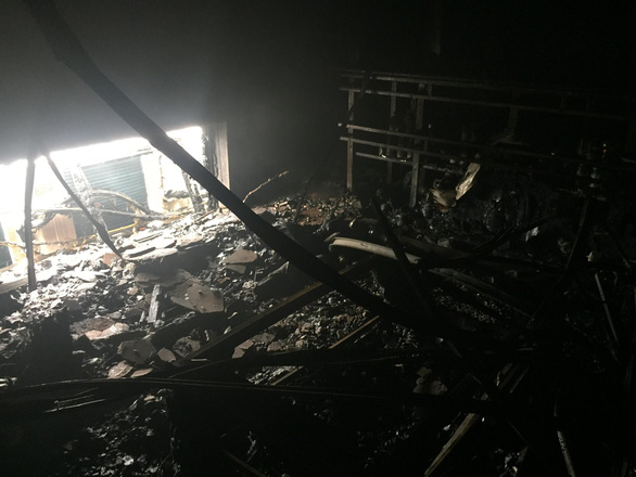 Cận cảnh tan hoang ở tòa nhà karaoke Kingdom sau vụ cháy - Ảnh 5.
