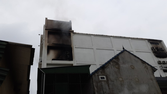 Cận cảnh tan hoang ở tòa nhà karaoke Kingdom sau vụ cháy - Ảnh 7.