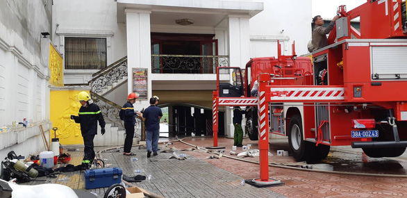 200 cảnh sát chữa cháy tòa nhà karaoke Kingdom Hà Tĩnh - Ảnh 2.