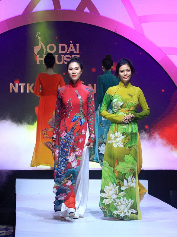 Lễ hội áo dài 2018: thu hút 100.000 khách, tặng 6000 tà áo dài - Ảnh 3. Lễ hội áo dài 2018: thu hút 100.000 khách, tặng 6000 tà áo dài - Ảnh 3.