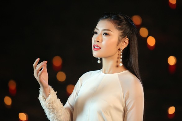Nhà sư trụ trì chùa Hương tham gia trong MV Lạy mẹ Quan Âm - Ảnh 9. Nhà sư trụ trì chùa Hương tham gia trong MV Lạy mẹ Quan Âm - Ảnh 9.