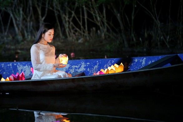 Nhà sư trụ trì chùa Hương tham gia trong MV Lạy mẹ Quan Âm - Ảnh 12. Nhà sư trụ trì chùa Hương tham gia trong MV Lạy mẹ Quan Âm - Ảnh 12.