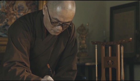 Nhà sư trụ trì chùa Hương tham gia trong MV Lạy mẹ Quan Âm - Ảnh 6. Nhà sư trụ trì chùa Hương tham gia trong MV Lạy mẹ Quan Âm - Ảnh 6.