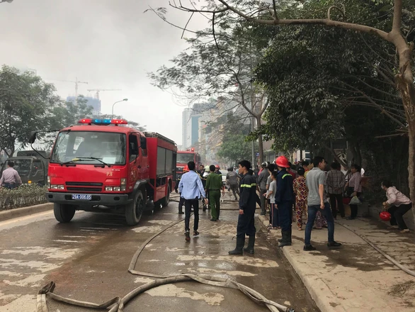 Cháy lớn tại chợ Quang ở xã Thanh Liệt, Hà Nội - Ảnh 5. Cháy lớn tại chợ Quang ở xã Thanh Liệt, Hà Nội - Ảnh 5.