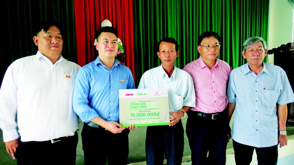 Trao hỗ trợ mô hình Cùng xây cuộc sống xanh - Ảnh 2. Trao hỗ trợ mô hình Cùng xây cuộc sống xanh - Ảnh 2.