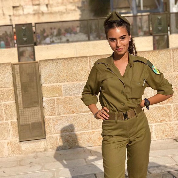 Tranh luận dữ dội tại Israel vì các nữ binh sĩ... quá đẹp - Ảnh 15. Tranh luận dữ dội tại Israel vì các nữ binh sĩ... quá đẹp - Ảnh 15.