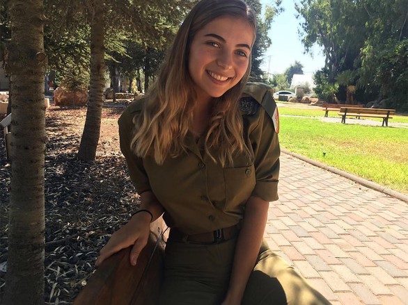 Tranh luận dữ dội tại Israel vì các nữ binh sĩ... quá đẹp - Ảnh 4. Tranh luận dữ dội tại Israel vì các nữ binh sĩ... quá đẹp - Ảnh 4.