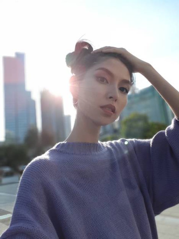 Bí quyết selfie đẹp như siêu mẫu Thùy Dương - Ảnh 3. Bí quyết selfie đẹp như siêu mẫu Thùy Dương - Ảnh 3.