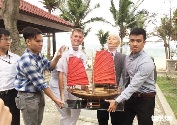 Tư lệnh Hạm đội 7 của Mỹ: Đỉnh cao của sự tin tưởng lẫn nhau - Ảnh 4. Tư lệnh Hạm đội 7 của Mỹ: Đỉnh cao của sự tin tưởng lẫn nhau - Ảnh 4.