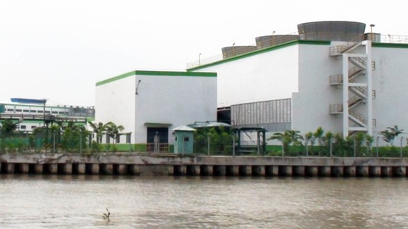 Nhà máy giấy Lee & Man lại phát tán bụi làm khổ người dân - Ảnh 1. Nhà máy giấy Lee & Man lại phát tán bụi làm khổ người dân - Ảnh 1.