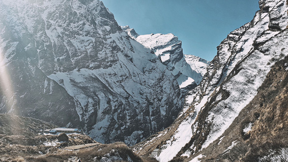 Ngắm những đỉnh núi ở Nepal đẹp lung linh trong tuyết - Ảnh 4.
