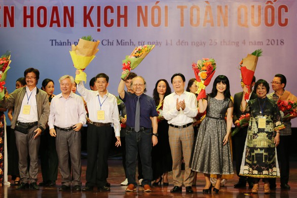 Hồng Vân, Chí Trung, Hoài Linh, Xuân Bắc... dự Liên hoan Kịch nói - Ảnh 2. Hồng Vân, Chí Trung, Hoài Linh, Xuân Bắc... dự Liên hoan Kịch nói - Ảnh 2.