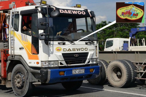 Chưa làm rõ khoản tiền tỉ chi cho CSGT bảo kê logo xe vua - Ảnh 1. Chưa làm rõ khoản tiền tỉ chi cho CSGT bảo kê logo xe vua - Ảnh 1.