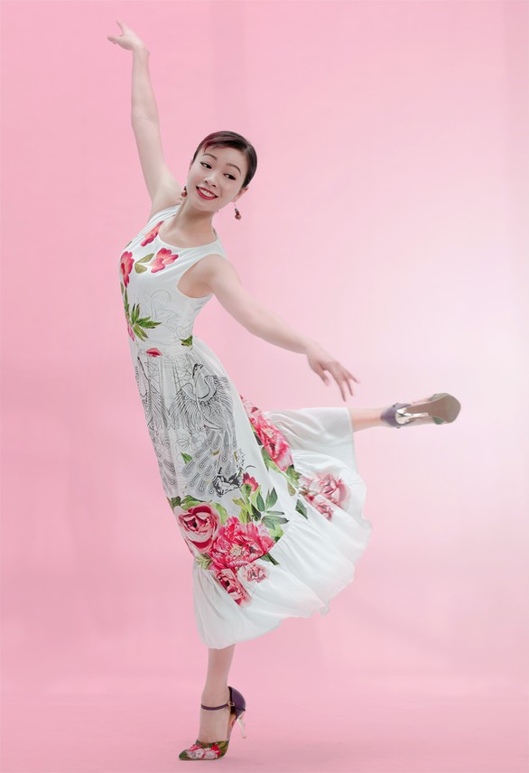 Tranh Đông Hồ vào Mùa hạnh phúc của Hồ Trần Dạ Thảo - Ảnh 3. Tranh Đông Hồ vào Mùa hạnh phúc của Hồ Trần Dạ Thảo - Ảnh 3.