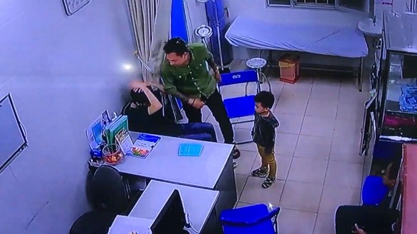 Giới y khoa phẫn nộ sau vụ bác sĩ Bệnh viện Xanh Pôn bị đánh - Ảnh 2. Giới y khoa phẫn nộ sau vụ bác sĩ Bệnh viện Xanh Pôn bị đánh - Ảnh 2.