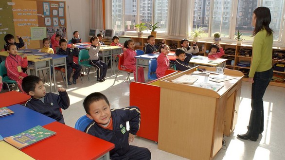 Tây balô vô mánh làm thầy tại Trung Quốc - Ảnh 2. Tây balô vô mánh làm thầy tại Trung Quốc - Ảnh 2.