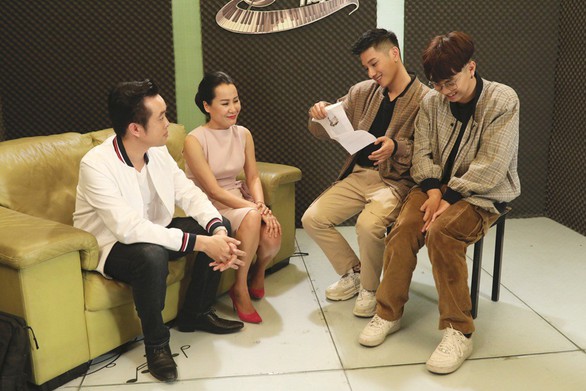 Sing my song: Sa Huỳnh, Juun Đăng Dũng - RTee đội Giáng Son vào chung kết - Ảnh 2. Sing my song: Sa Huỳnh, Juun Đăng Dũng - RTee đội Giáng Son vào chung kết - Ảnh 2.