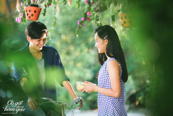 Trẻ em dân tộc thiểu số lần đầu được xem Cô gái đến từ hôm qua - Ảnh 1. Trẻ em dân tộc thiểu số lần đầu được xem Cô gái đến từ hôm qua - Ảnh 1.