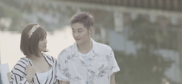 Thanh Duy táo bạo ướt át trong MV Người lạ thân quen - Ảnh 4. Thanh Duy táo bạo ướt át trong MV Người lạ thân quen - Ảnh 4.