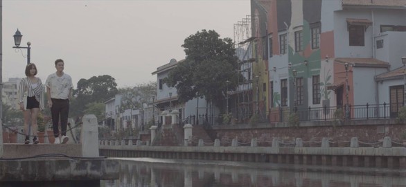 Thanh Duy táo bạo ướt át trong MV Người lạ thân quen - Ảnh 5. Thanh Duy táo bạo ướt át trong MV Người lạ thân quen - Ảnh 5.