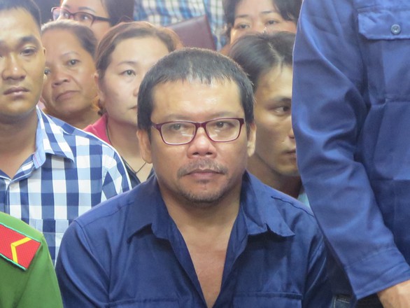 Nguyên CSGT khai đưa sếp hơn 300 triệu để bảo kê xe vua - Ảnh 1. Nguyên CSGT khai đưa sếp hơn 300 triệu để bảo kê xe vua - Ảnh 1.