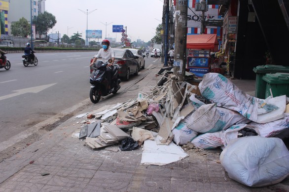 Sài Gòn ra đường là gặp rác thải - Ảnh 4. Sài Gòn ra đường là gặp rác thải - Ảnh 4.
