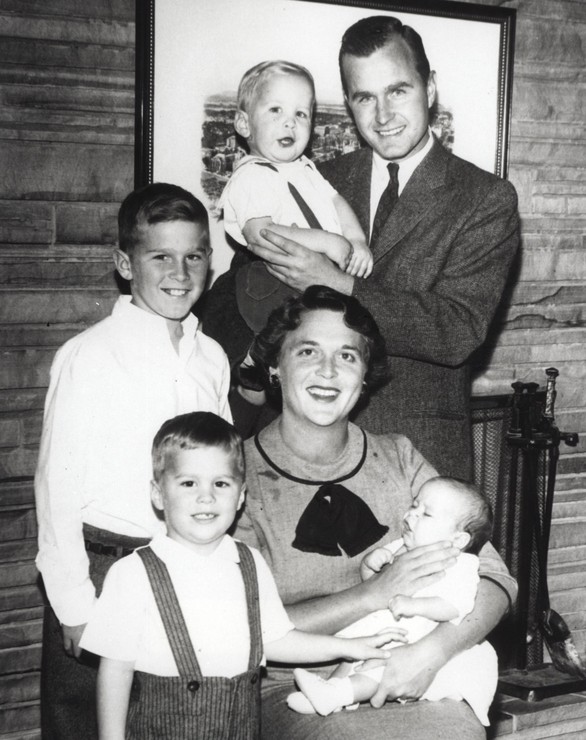 Barbara Bush dành cả đời chăm chút chồng và 5 con - Ảnh 8. Barbara Bush dành cả đời chăm chút chồng và 5 con - Ảnh 8.