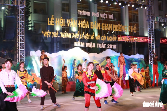 Hàng vạn khách xem show nghệ thuật mừng Giỗ Tổ Hùng Vương - Ảnh 2. Hàng vạn khách xem show nghệ thuật mừng Giỗ Tổ Hùng Vương - Ảnh 2.