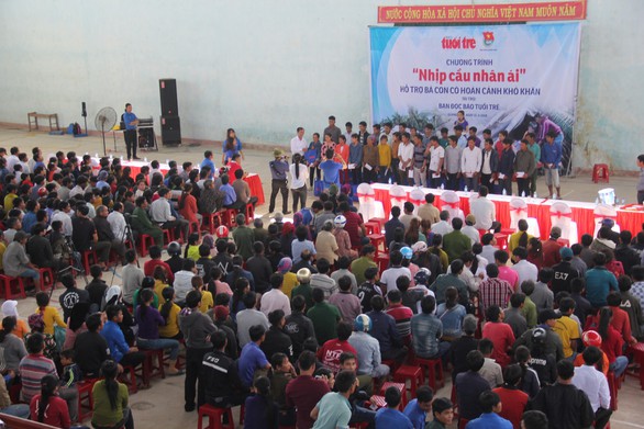 Nhịp cầu nhân ái đến với người dân Quảng Ngãi - Ảnh 5. Nhịp cầu nhân ái đến với người dân Quảng Ngãi - Ảnh 5.