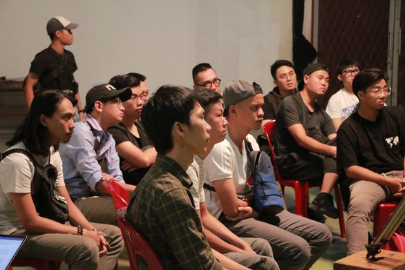 D.o.P KLinh, Bob Nguyễn chia sẻ nghề quay với bạn trẻ Sài Gòn - Ảnh 6. D.o.P KLinh, Bob Nguyễn chia sẻ nghề quay với bạn trẻ Sài Gòn - Ảnh 6.