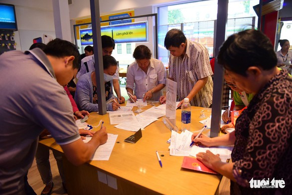 Không bị nhắn tin, nhiều chủ thuê bao cũng ùn ùn đi chụp ảnh - Ảnh 2. Không bị nhắn tin, nhiều chủ thuê bao cũng ùn ùn đi chụp ảnh - Ảnh 2.