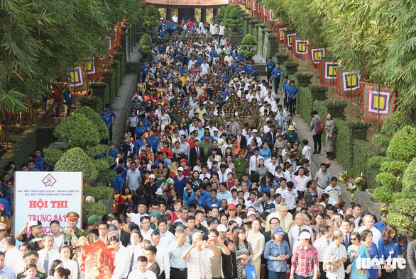 Hàng ngàn người dự giỗ Tổ Hùng Vương tại TP.HCM - Ảnh 2. Hàng ngàn người dự giỗ Tổ Hùng Vương tại TP.HCM - Ảnh 2.