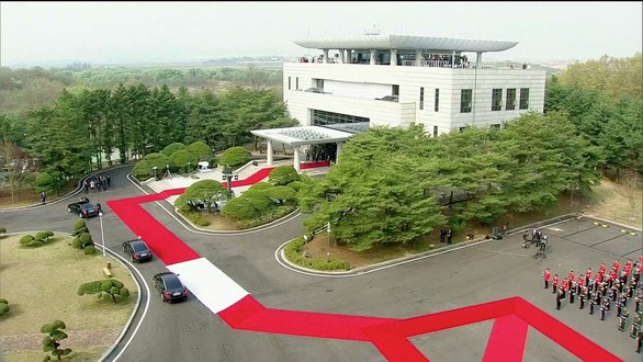 Giây phút lịch sử trên bán đảo Triều Tiên - Ảnh 3. Giây phút lịch sử trên bán đảo Triều Tiên - Ảnh 3.