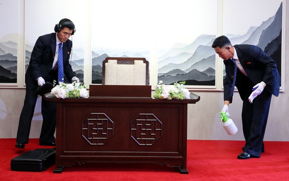 Ông Kim Jong Un bay sang Singapore: coi vậy mà chẳng dễ - Ảnh 3. Ông Kim Jong Un bay sang Singapore: coi vậy mà chẳng dễ - Ảnh 3.