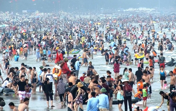 Nghỉ lễ 30-4: Vũng Tàu nghẹt thở, Hội An quá tải - Ảnh 16. Nghỉ lễ 30-4: Vũng Tàu nghẹt thở, Hội An quá tải - Ảnh 16.
