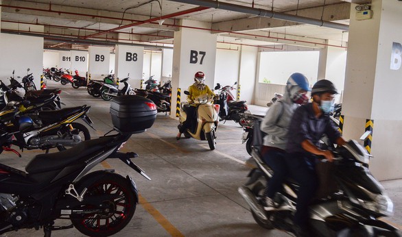 Nhà xe chung cư: Trong hay ngoài, nhập hay tách? - Ảnh 2. Nhà xe chung cư: Trong hay ngoài, nhập hay tách? - Ảnh 2.