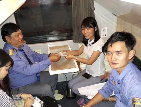Lấy cái đẹp dẹp cái xấu, để cuộc sống ấm tình người - Ảnh 2. Lấy cái đẹp dẹp cái xấu, để cuộc sống ấm tình người - Ảnh 2.