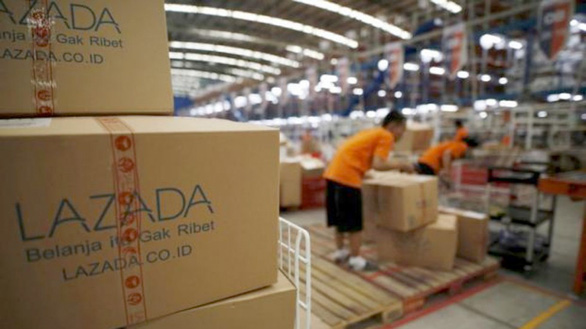 trung tâm đóng gói hàng của lazada tại indonesia - ảnh reuters
