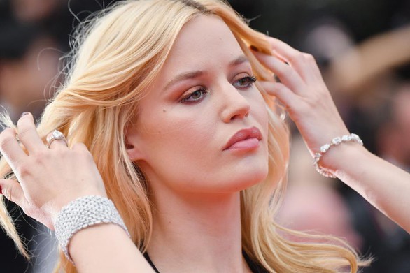 Cành Cọ Vàng 24 carat và 71 bộ nữ trang cho Cannes lần thứ 71 - Ảnh 6. Cành Cọ Vàng 24 carat và 71 bộ nữ trang cho Cannes lần thứ 71 - Ảnh 6.