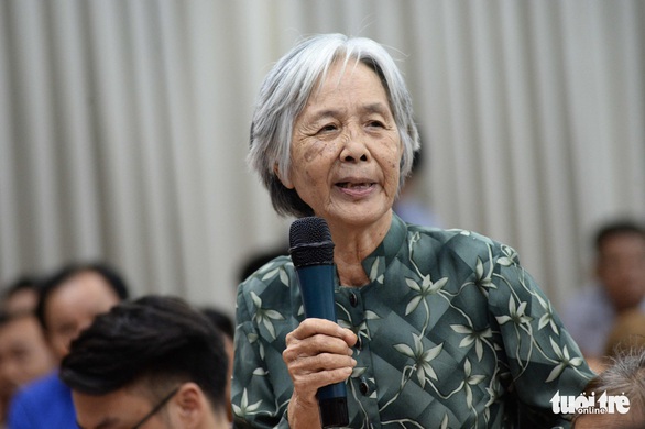 Dân Thủ Thiêm rơi nước mắt kiến nghị với đại biểu Quốc hội - Ảnh 3. Dân Thủ Thiêm rơi nước mắt kiến nghị với đại biểu Quốc hội - Ảnh 3.