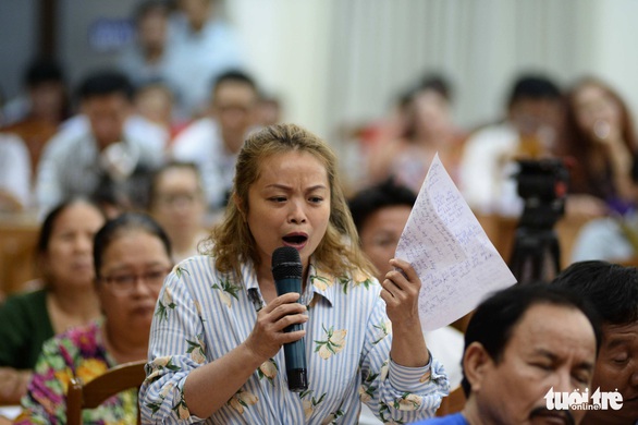 Dân Thủ Thiêm rơi nước mắt kiến nghị với đại biểu Quốc hội - Ảnh 4. Dân Thủ Thiêm rơi nước mắt kiến nghị với đại biểu Quốc hội - Ảnh 4.