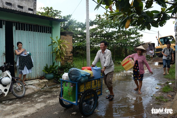 Dân Thủ Thiêm rơi nước mắt kiến nghị với đại biểu Quốc hội - Ảnh 14. Dân Thủ Thiêm rơi nước mắt kiến nghị với đại biểu Quốc hội - Ảnh 14.