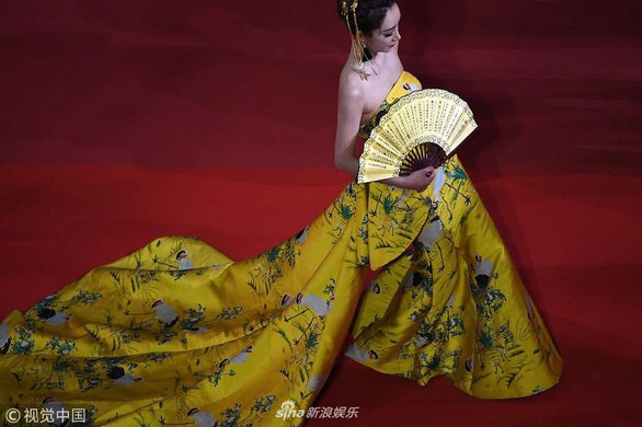 Dàn người đẹp vô danh và phản cảm trên thảm đỏ Cannes - Ảnh 15. Dàn người đẹp vô danh và phản cảm trên thảm đỏ Cannes - Ảnh 15.