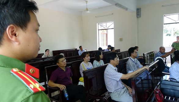 Vẫn kết tội dâm ô, toà cho ông Nguyễn Khắc Thuỷ hưởng án treo - Ảnh 3. Vẫn kết tội dâm ô, toà cho ông Nguyễn Khắc Thuỷ hưởng án treo - Ảnh 3.