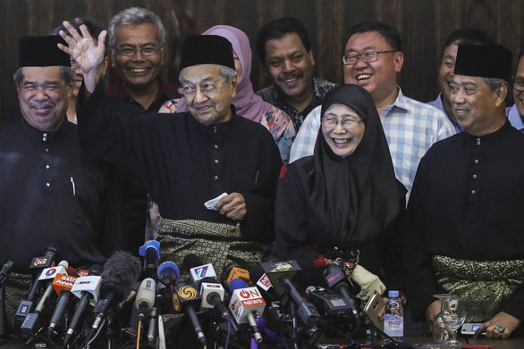 Tân thủ tướng Malaysia hứa xử ngay vài bộ trưởng vơ vét của đất nước - Ảnh 1.