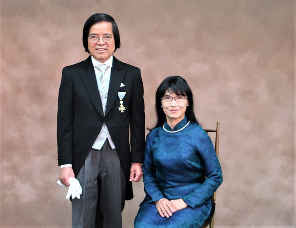 Giáo sư Trần Văn Thọ nhận Huân chương Thụy Bảo Tia Vàng của Nhật - Ảnh 1.